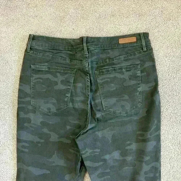 Social Standard by Sanctuary Jeans High Rise Skinny Cotton Camo Green Size 12/31 - Picture 4 of 7